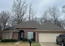 Pre-foreclosure in  OAK PARK CIR Pearl, MS 39208