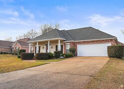  Huntington Dr, Byram MS