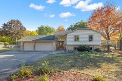 Pre-foreclosure in  HORIZON DR Shakopee, MN 55379