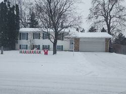Pre-foreclosure in  JONATHAN DR Saint Paul, MN 55124