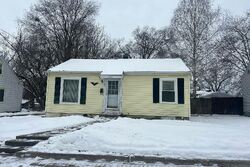 Pre-foreclosure in  COLLINGWOOD AVE SW Wyoming, MI 49519