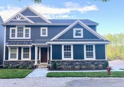 Pre-foreclosure in  RAVINE LN South Haven, MI 49090