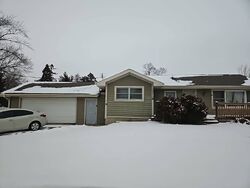 Pre-foreclosure in  W STEWART AVE Spring Grove, IL 60081