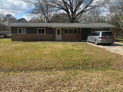 Pre-foreclosure in  EVANSTON ST Baker, LA 70714
