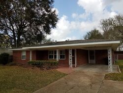 Pre-foreclosure in  MORNINGSIDE DR Lake Charles, LA 70605