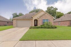 Pre-foreclosure in  HOODS RIDGE DR Prairieville, LA 70769