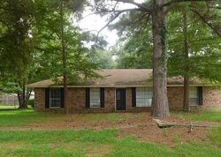 Pre-foreclosure in  MELPOMENE DR Baker, LA 70714
