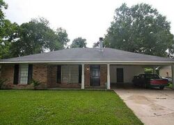 Pre-foreclosure in  GLORIA DR Baton Rouge, LA 70819