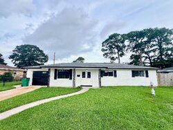 Pre-foreclosure in  BELMONT PL Metairie, LA 70001