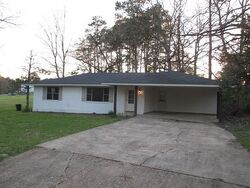 Pre-foreclosure in  LOUISE DR Pineville, LA 71360
