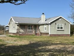 Pre-foreclosure in  W DAVE DUGAS RD Sulphur, LA 70665