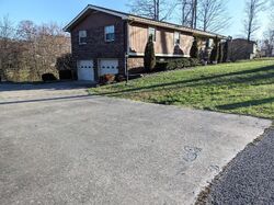 Pre-foreclosure in  TRAVELERS TRL Corbin, KY 40701