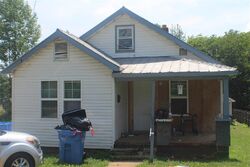 Pre-foreclosure in  E MAIN ST Glasgow, KY 42141