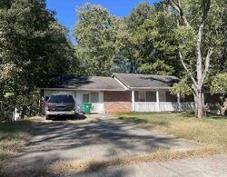 Pre-foreclosure in  CHERIE GLEN TRL Stone Mountain, GA 30083