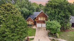 Pre-foreclosure in  MEADOWBROOK DR Mckinney, TX 75069