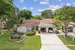 Pre-foreclosure in  FOREST GROVE DR  Boynton Beach, FL 33437