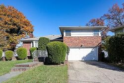 Pre-foreclosure in  GRAND AVE Baldwin, NY 11510