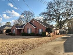 Pre-foreclosure in  SAMANTHA DR Montgomery, AL 36109