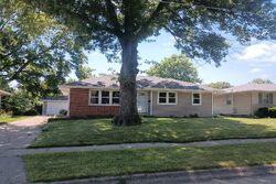 Pre-foreclosure in  BRINKWOOD RD Des Moines, IA 50310