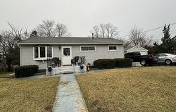 Pre-foreclosure in  SPRUCE RD Howell, NJ 07731