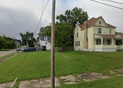Pre-foreclosure in  CHARLOTTE AVE Youngstown, OH 44506