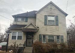 Pre-foreclosure in  W MYRTLE AVE Youngstown, OH 44507