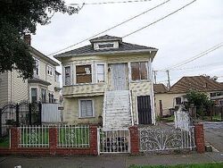 Pre-foreclosure in  IRVING AVE Oakland, CA 94601