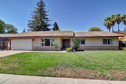 Pre-foreclosure in  VALLEY OAK LN Elk Grove, CA 95624