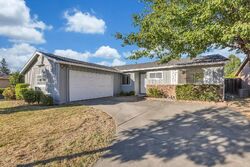 Pre-foreclosure in  NORDLUND WAY Sacramento, CA 95833