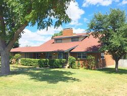 Pre-foreclosure in  CRESCENT DR Sweetwater, TX 79556