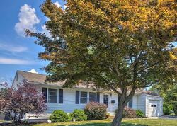 Pre-foreclosure in  HOLLYHOCK WAY Trenton, NJ 08619