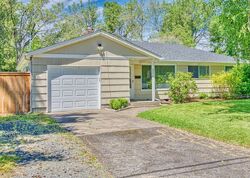 Pre-foreclosure in  SANDY DR Eugene, OR 97401