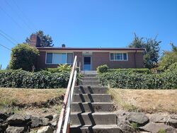 Pre-foreclosure in  32ND AVE SW Seattle, WA 98126
