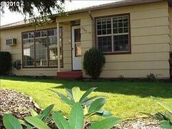 W Sherwood Ave, Roseburg OR