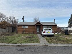 Pre-foreclosure in  SUN DR NE Moses Lake, WA 98837