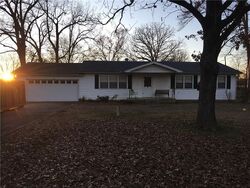  S Adams St, Lavaca AR