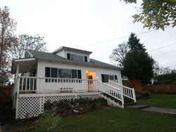Pre-foreclosure in  E FAIRFIELD ST Gladstone, OR 97027