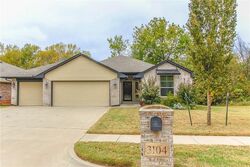 Pre-foreclosure in  WOODCREST CREEK DR Norman, OK 73071