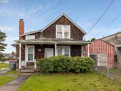 Pre-foreclosure in  S HOLLADAY DR Seaside, OR 97138