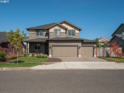 Pre-foreclosure in  PALIMINO AVE Woodburn, OR 97071