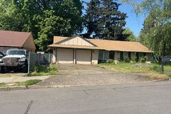 Pre-foreclosure in  SE SALMON ST Gresham, OR 97030