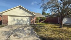 Pre-foreclosure in  SEASTRAND LN Dickinson, TX 77539