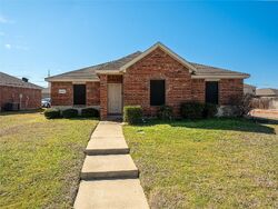  Pioneer Way, Lancaster TX
