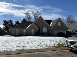 Pre-foreclosure in  SWEET LEAF LN Oakland, TN 38060