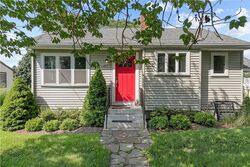 Pre-foreclosure in  JUDSON ST Tiverton, RI 02878