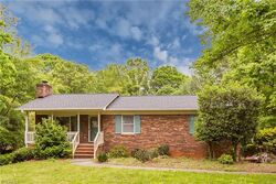 Pre-foreclosure in  OAK PARK DR Pfafftown, NC 27040