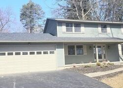 Pre-foreclosure in  MOCCASIN PATH Liverpool, NY 13090