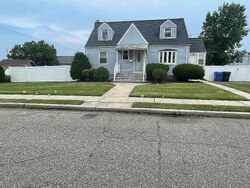 Pre-foreclosure in  LARCH ST Port Reading, NJ 07064