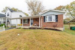 Pre-foreclosure in  N ROCK HILL RD Saint Louis, MO 63119