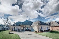 Pre-foreclosure in  HEMLOCK LN Madison, MS 39110